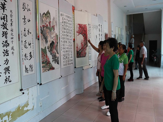 盛世抒豪情，笔墨绘丹青---盈江县老同志举办纪念改革开放四十周年书画展2