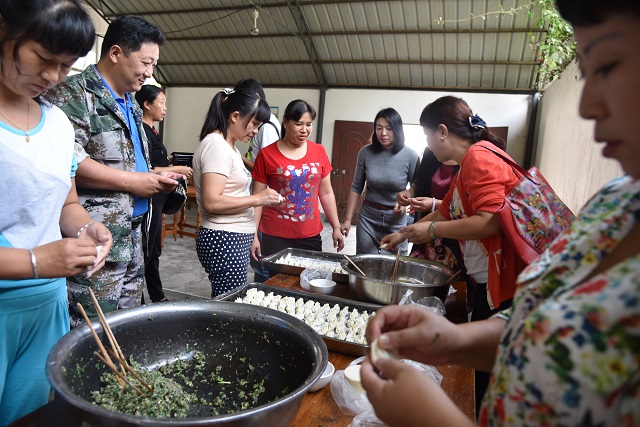 县财政局慰问031