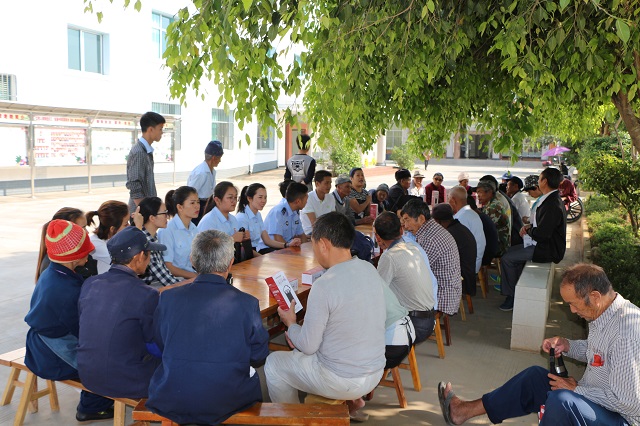 县法院五四青年节慰问 009