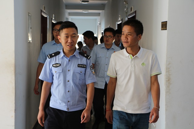 县法院五四青年节慰问 014