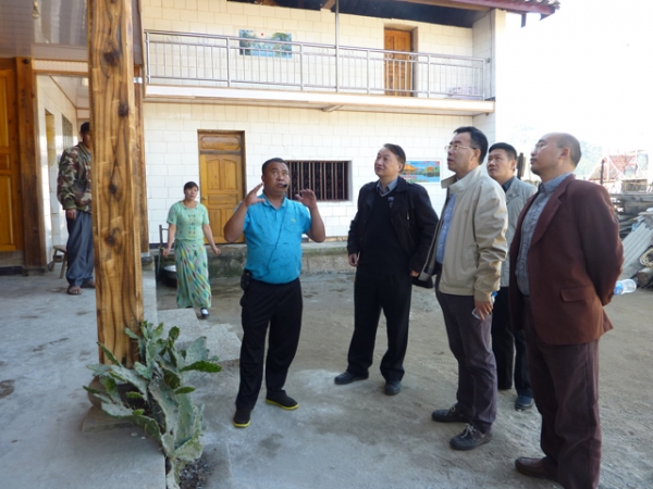 同济大学领导到勐弄乡盘龙山村民小组调研恢复重建工作.JPG