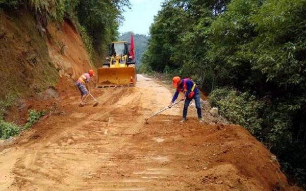 德宏公路管理总段全力驰援盈江地震重灾区2.jpg