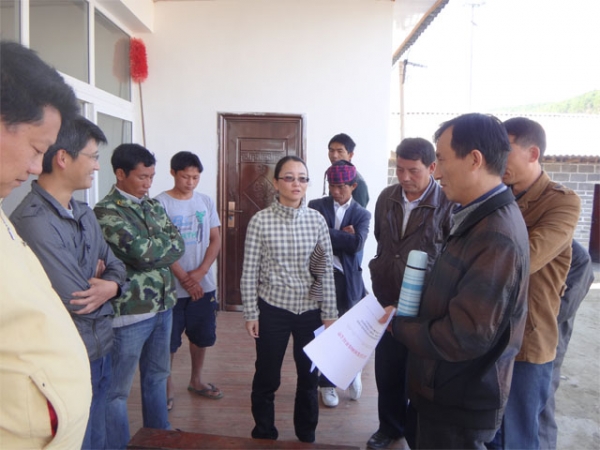 省发改委地区处处长王莹来盈江县调研2.jpg