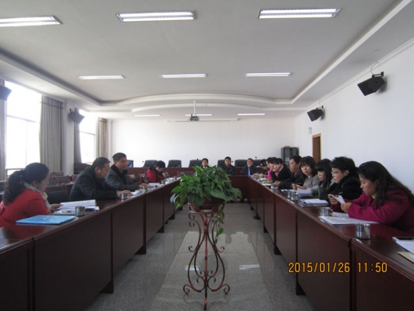 照片1  召开座谈会.jpg