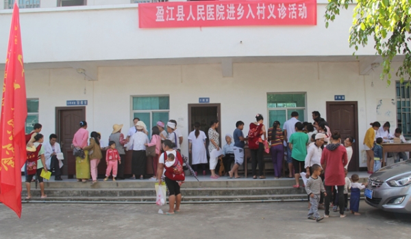 简 报36进乡入村义诊1.jpg