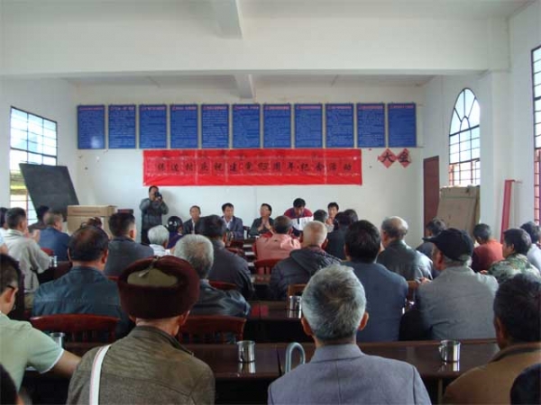 县畜牧兽医局党总支与昔马保边村党总支共庆党的生日1.jpg