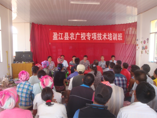 强化服务正能量 畜禽养殖技术进乡村1.jpg