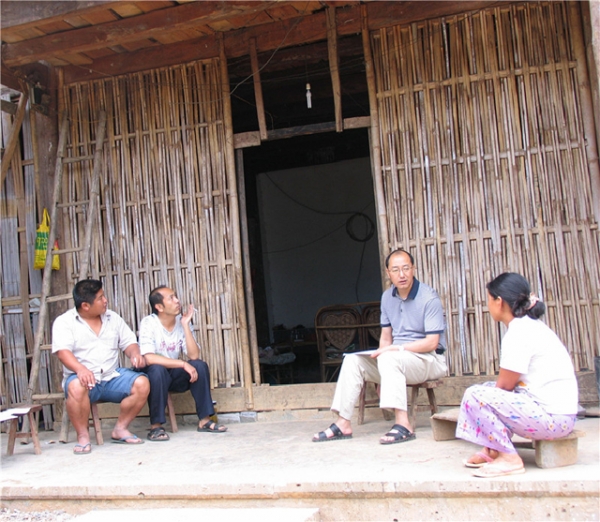 践行党的群众路线   检察长走访慰问困难户2.jpg