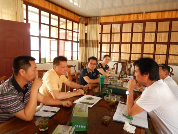 深入基层  联系企业2.jpg