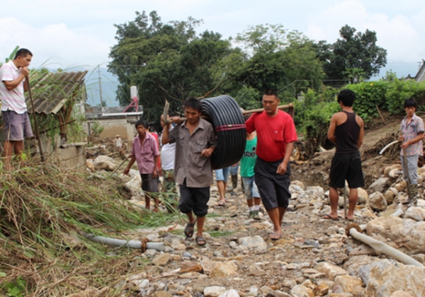 外援有力 干群合力——盏西镇“8•7”洪涝泥石流抢险救灾工作取得新进展.jpg