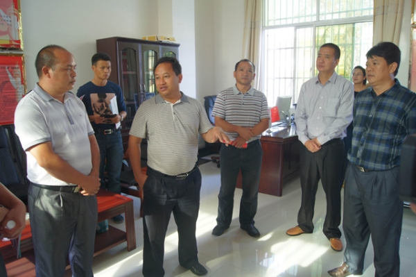 20141106_〔〕_芒市人大到弄璋观摩人大代表之_附件2.jpg