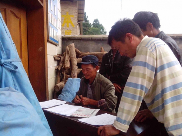 严把监督关 落实安置点2.jpg