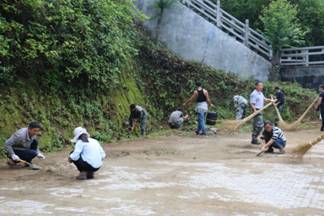 开展志愿服务活动 共创美好景区03.jpg