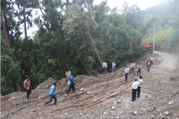 抢险救灾有力推进 群众生活有.jpg