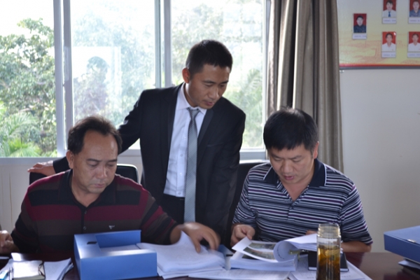 简报第70期  县总队办、新农队办到太平镇督查新农村建设工作2.JPG