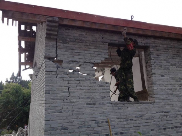 心手相连 共享阳光2.jpg