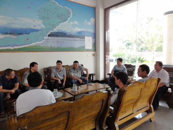 简报第37期 太平镇再研究全力投入地震抢险救灾工作.JPG