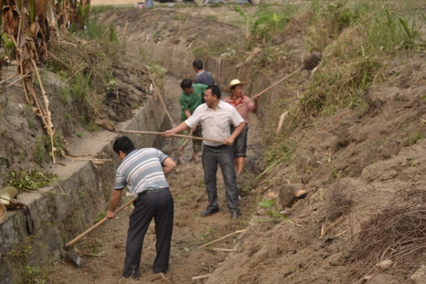 简报第26期 太平镇“三举措”确保北大沟清淤出成效.JPG