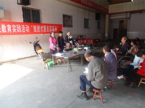 关注弱势群体  为民服务到基层1.jpg