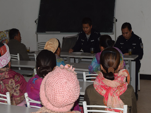 盈江县森林公安局弄璋派出所深入辖区开展法制宣传工021702210689C06