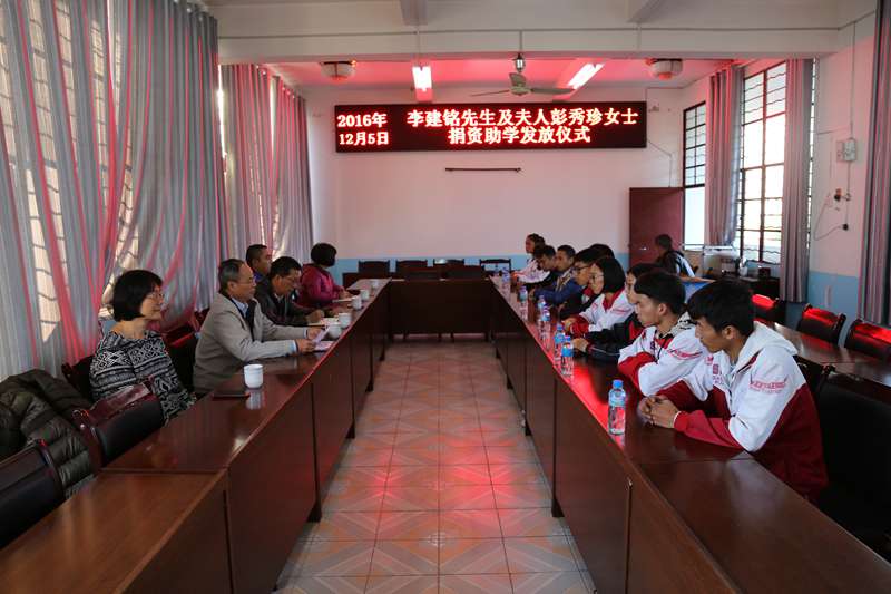 让爱心点燃希望的火花12091247144E468