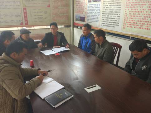 工业和商务局驻村工作队向建档立卡预脱贫户发放产业帮扶资金191519041886E5A