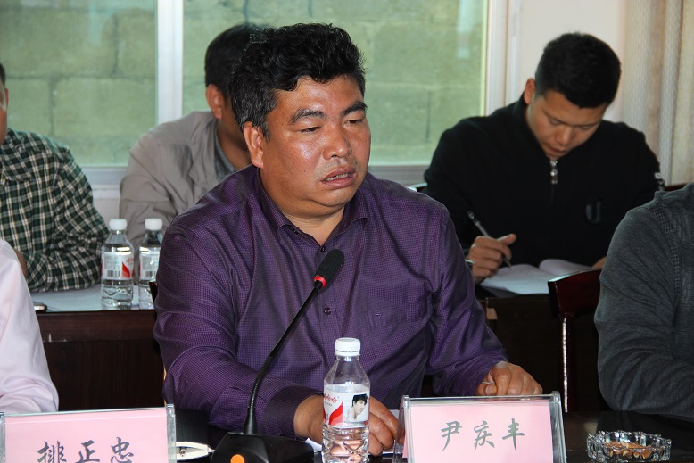 1盏西景颇文化园建设推进会暨2017年目瑙纵歌节筹备启动会在盏西镇召开