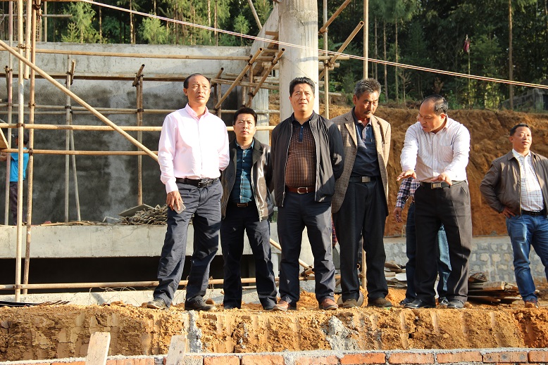 2盏西景颇文化园建设推进会暨2017年目瑙纵歌节筹备启动会在盏西镇召开