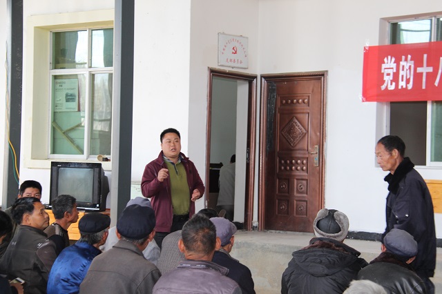 2德宏州“五用”宣讲团到芒章乡宣讲十八届六中全会精神