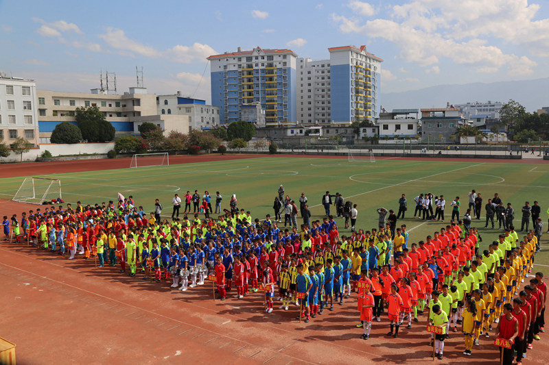 2盈江县第二届校园足球联赛开幕30支球队参赛