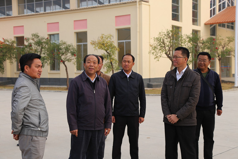 1龚敬政州长调研指导民完中教育教学工作