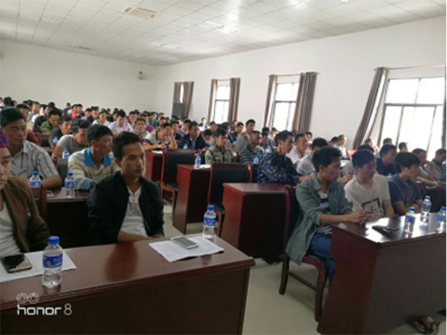 卡场镇召开古茶树资源保护与开发培训会2