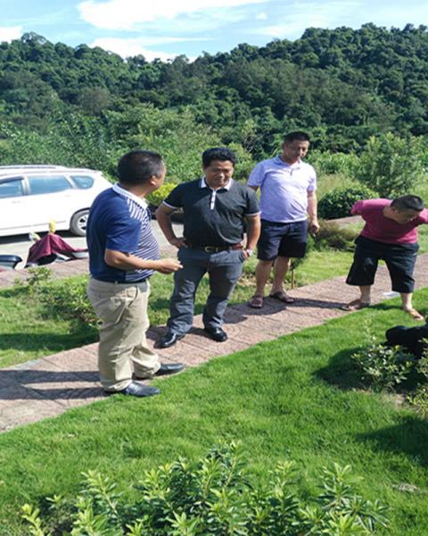 尹友山副县长实地调研指导盈江县殡仪馆建设项目2