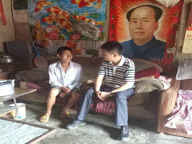 盈江：下沉到基层，在田间地头中收集扶贫问题