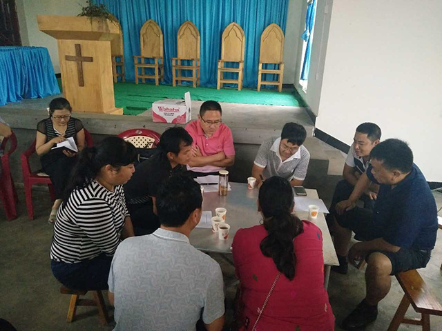 云南省委统战部调研组到盈江调研边境一线基督教及南传佛教工作