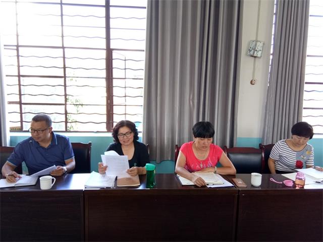 德宏州教育局调研盈江中心校管理人员配置情况