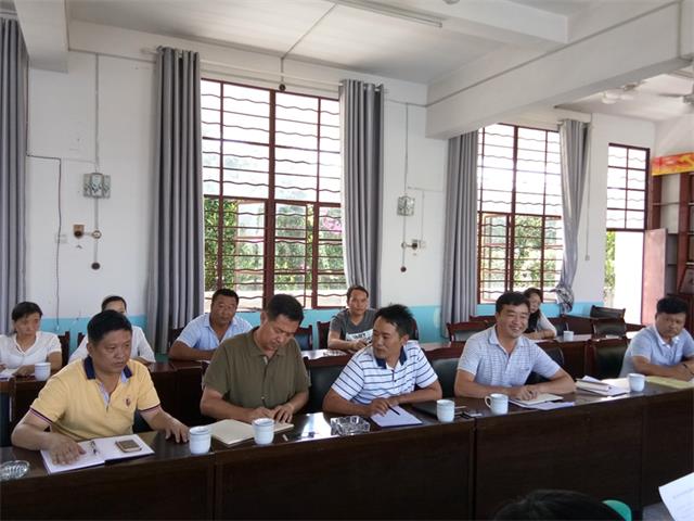 德宏州教育局调研盈江中心校管理人员配置情况1