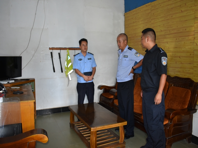 德宏州森林公安局董建川局长深入盈江森林公安督导检查十九大安保工作1