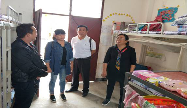 张瑛副县长调研卡场教育工作1