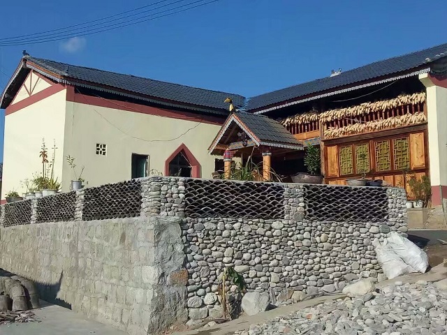 建设美丽山寨 构筑景颇新居——盈江县芒章乡宝石易地搬迁点典型材料2