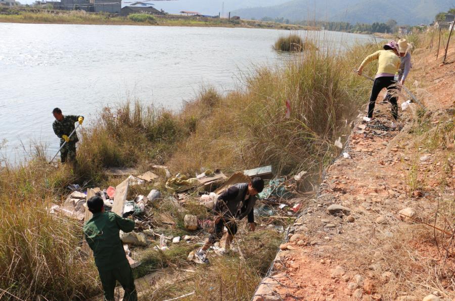 盏西镇组织开展“河长清河行动”