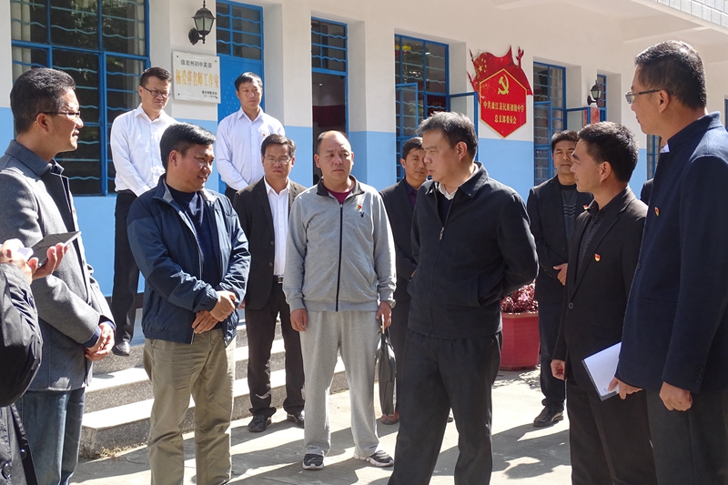 省委组织部调研盈江县民族初级中学党建工作