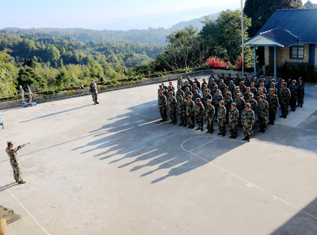 油松岭乡开展2018年乡村干部职工军训活动