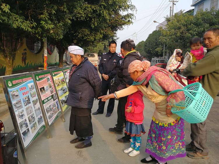 弄璋镇开展迎新年，文明交通劝导活动1