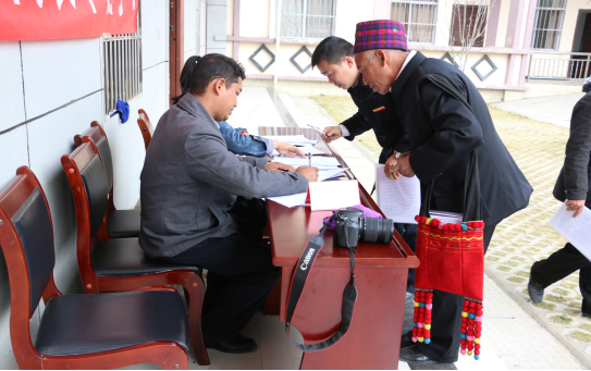 卡场镇第十三届人民代表大会第二次会议顺利召开1