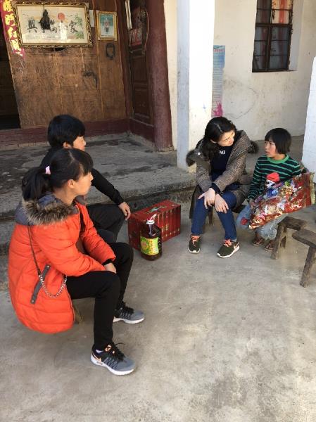 团州委到盈江县卡场镇开展春节慰问活动