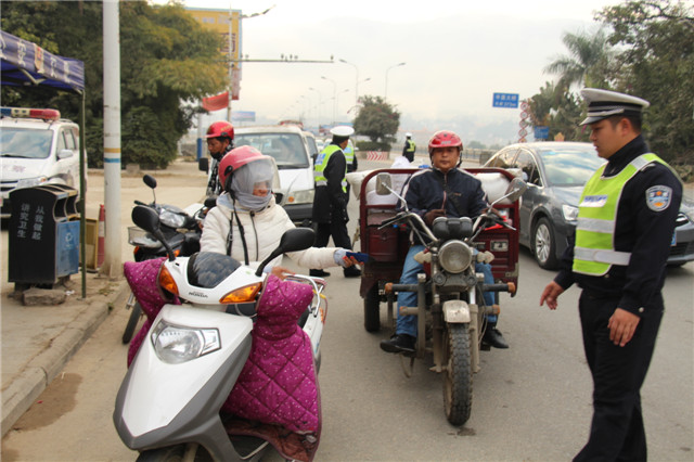 盈江县公安局交警大队“四项措施”持续推进春运后道路交通安全管理工作