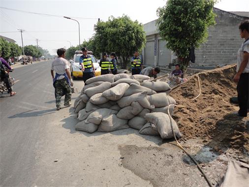 盈江县交通运输局依法维护路产路权 保障道路安全畅通
