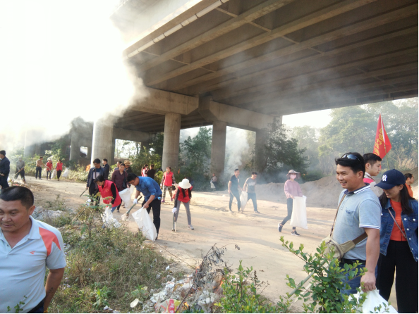 弄璋镇工会职工志愿环保行动，助力“河长制”工作深入开展2