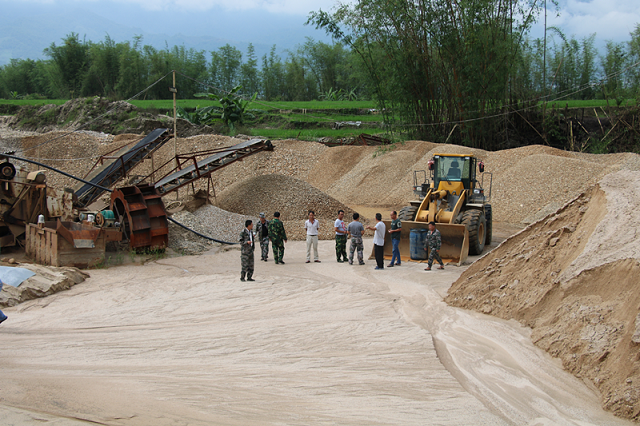 新城乡重拳出击打击非法采砂行为2